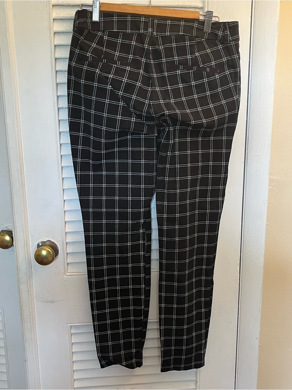 Old Navy Women's High Rise Pixie Pants White/Black plaid . Size 10 Regular EUC - Picture 4 of 7